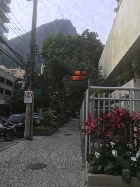 Foto 1 de Apartamento com 3 Quartos à venda, 104m² em Lagoa, Rio de Janeiro