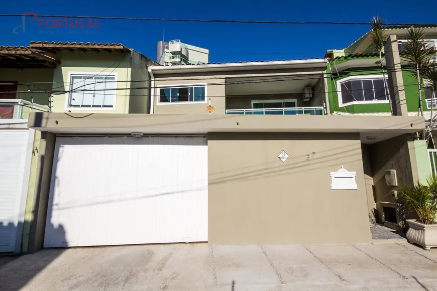 Foto 1 de Casa com 4 Quartos à venda, 250m² em Novo Cavaleiro, Macaé