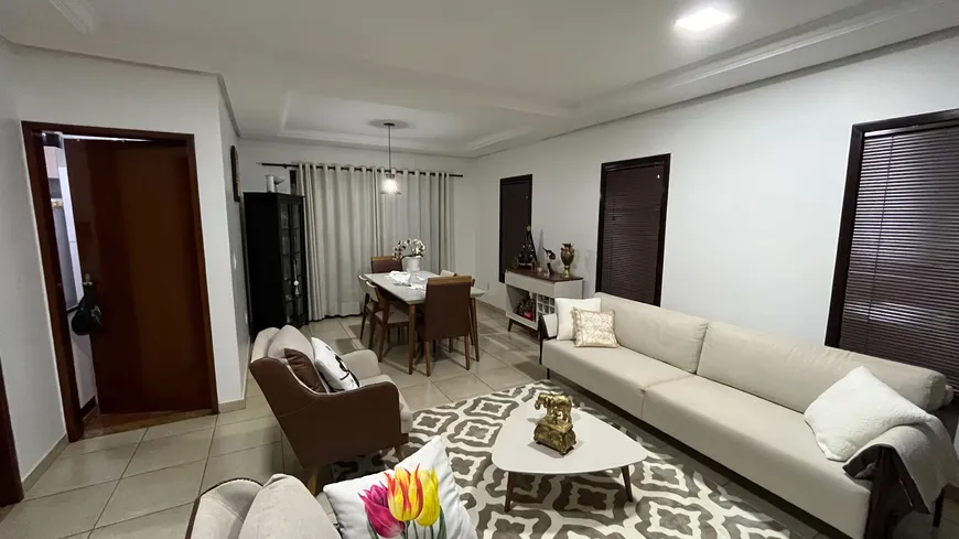 Foto 1 de Casa de Condomínio com 3 Quartos à venda, 234m² em Loteamento Portal do Sol I, Goiânia
