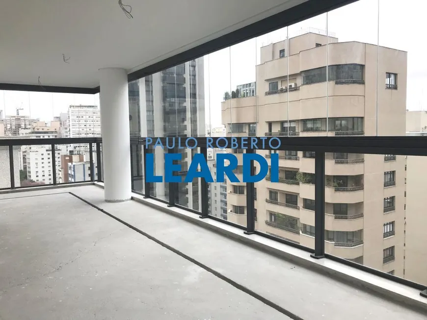 Foto 1 de Apartamento com 3 Quartos à venda, 205m² em Jardim América, São Paulo