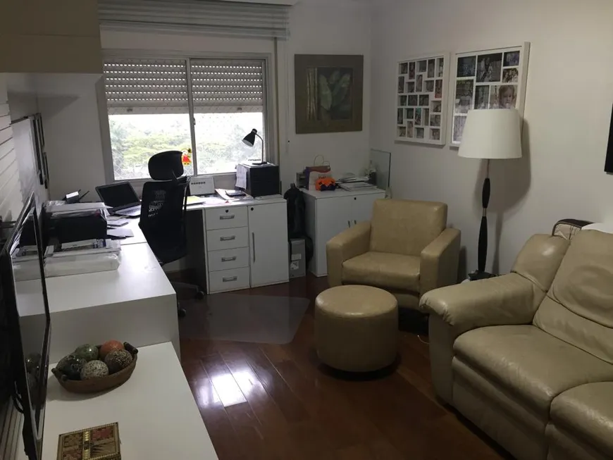 Foto 1 de Apartamento com 3 Quartos à venda, 210m² em Morro dos Ingleses, São Paulo