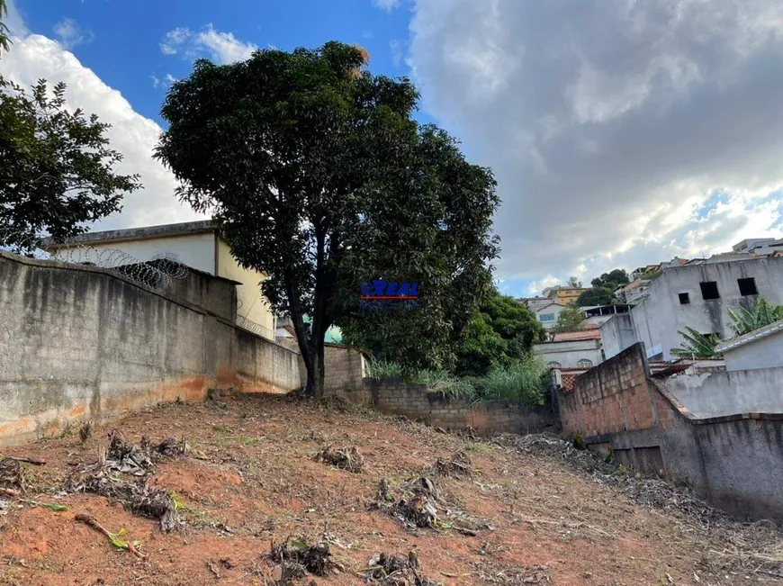 Foto 1 de Lote/Terreno à venda, 337m² em Milionários, Belo Horizonte