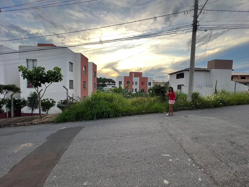 Foto 1 de Lote/Terreno à venda, 244m² em Cabral, Contagem