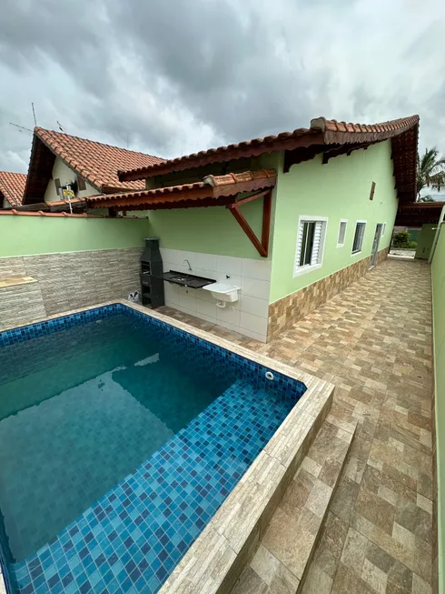 Foto 1 de Casa com 2 Quartos à venda, 85m² em Balneario Jussara, Mongaguá