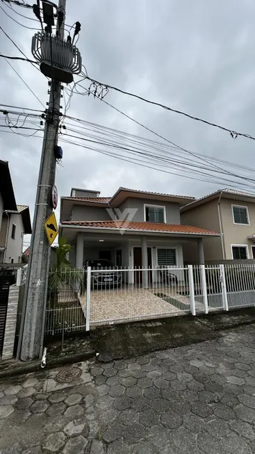 Foto 1 de Sobrado com 3 Quartos à venda, 190m² em Ingleses do Rio Vermelho, Florianópolis