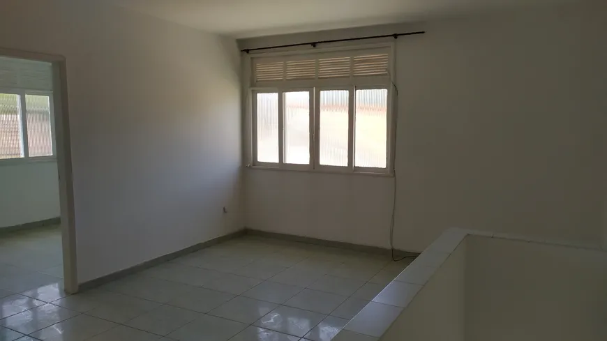 Foto 1 de Apartamento com 3 Quartos para alugar, 85m² em Paquetá, Rio de Janeiro