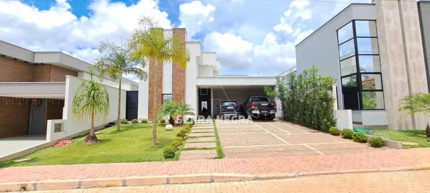 Foto 1 de Casa de Condomínio com 4 Quartos à venda, 300m² em Setor Habitacional Vicente Pires, Brasília