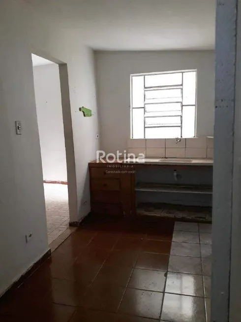 Foto 1 de Casa com 2 Quartos à venda, 174m² em Bom Jesus, Uberlândia