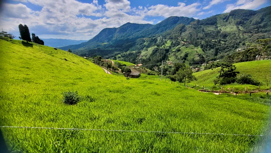 Foto 1 de Fazenda/Sítio à venda, 32000m² em Paiol Grande, São Bento do Sapucaí