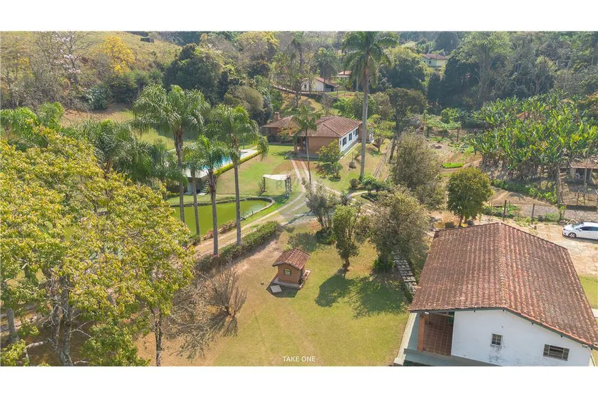 Foto 1 de Fazenda/Sítio com 6 Quartos à venda, 250m² em Centro, Monte Alegre do Sul