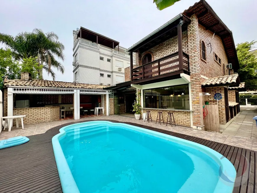 Foto 1 de Casa com 5 Quartos à venda, 142m² em Cachoeira do Bom Jesus, Florianópolis