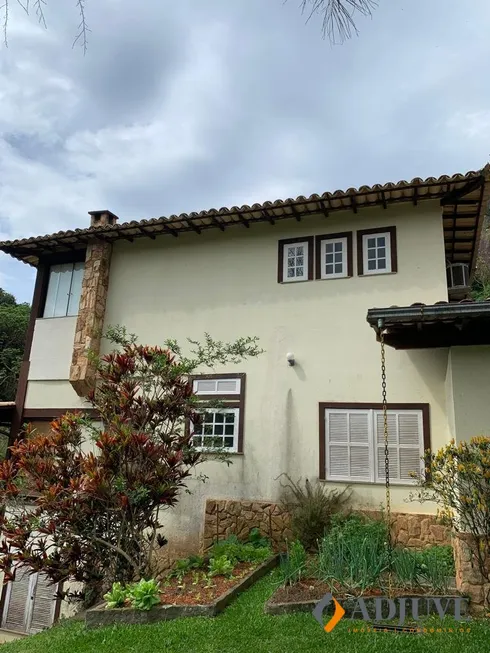 Foto 1 de Casa de Condomínio com 4 Quartos à venda, 15000m² em Cuiaba, Petrópolis