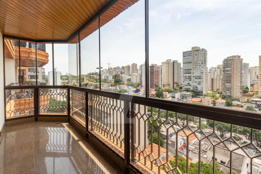 Foto 1 de Apartamento com 3 Quartos para venda ou aluguel, 158m² em Higienópolis, São Paulo