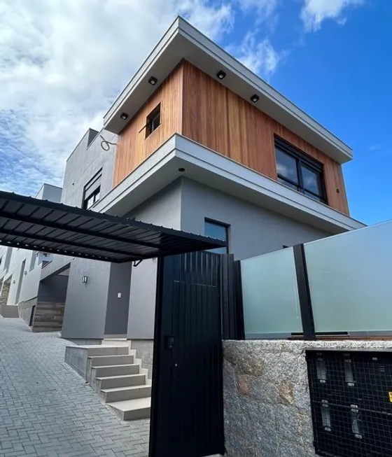 Foto 1 de Casa de Condomínio com 3 Quartos à venda, 220m² em Córrego Grande, Florianópolis