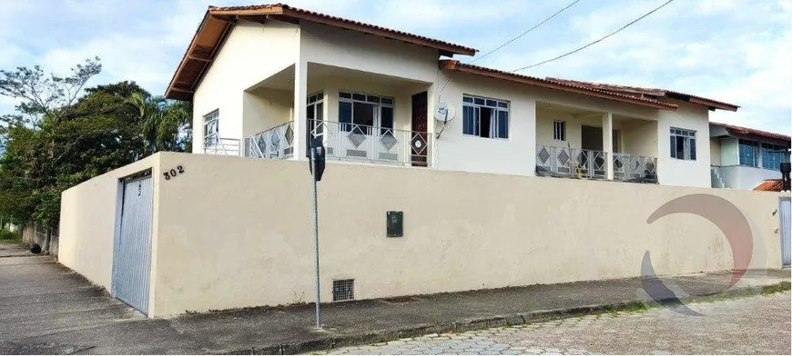 Foto 1 de Casa com 5 Quartos à venda, 325m² em Carianos, Florianópolis
