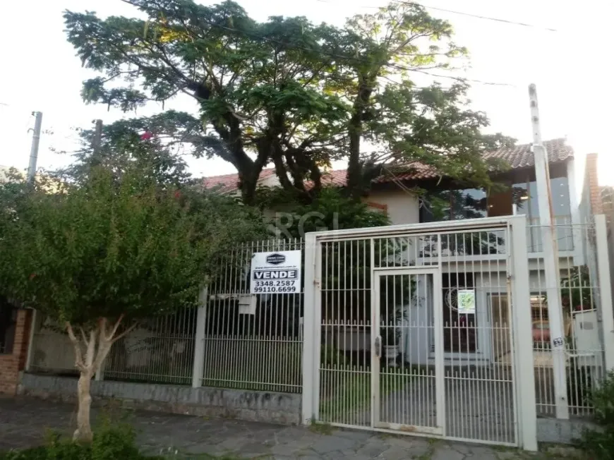 Foto 1 de Casa com 3 Quartos à venda, 300m² em Jardim Itú Sabará, Porto Alegre