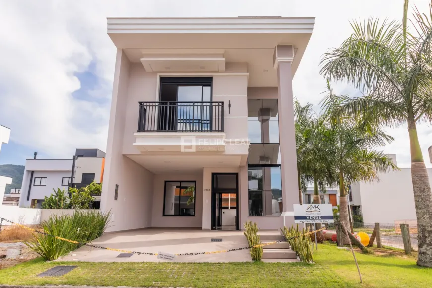 Foto 1 de Casa de Condomínio com 3 Quartos à venda, 161m² em Beira Rio, Biguaçu