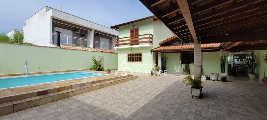 Foto 1 de Casa com 3 Quartos para alugar, 262m² em Balneario Copacabana, Caraguatatuba