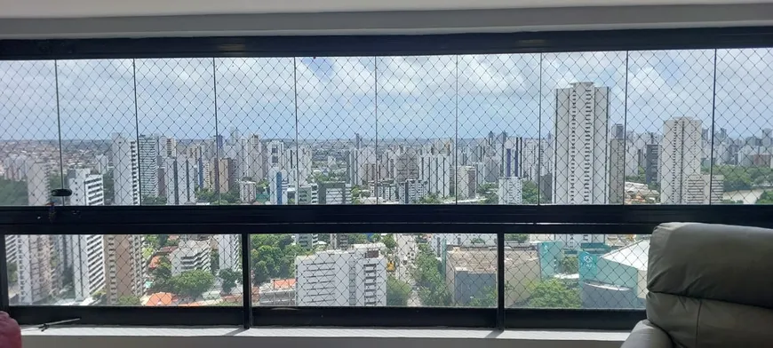 Foto 1 de Apartamento com 4 Quartos à venda, 200m² em Casa Forte, Recife