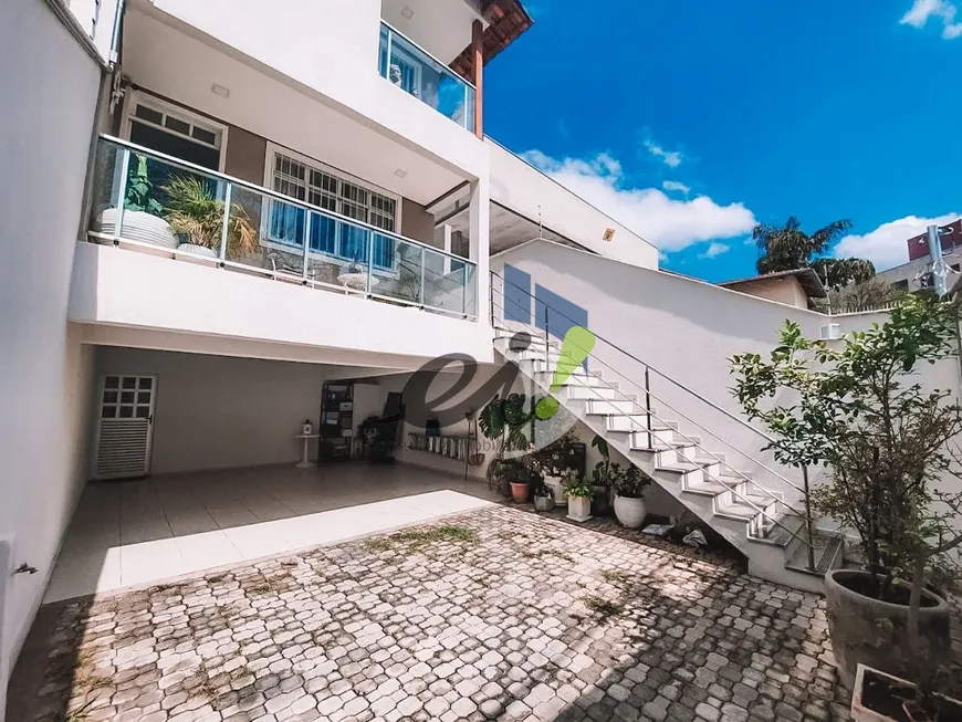 Foto 1 de Casa com 3 Quartos à venda, 199m² em Dona Clara, Belo Horizonte