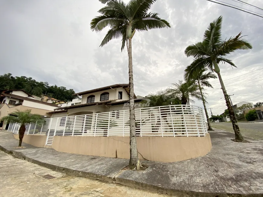 Foto 1 de Casa com 4 Quartos à venda, 196m² em Escola Agrícola, Blumenau