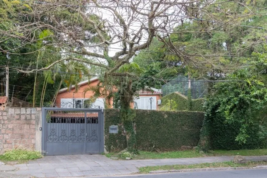 Foto 1 de Casa com 4 Quartos à venda, 300m² em Vila Assunção, Porto Alegre