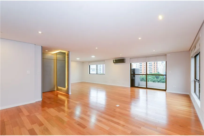Foto 1 de Apartamento com 3 Quartos à venda, 171m² em Moema, São Paulo