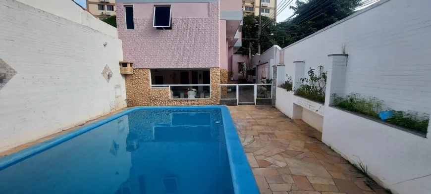 Foto 1 de Casa com 4 Quartos à venda, 410m² em Caonze, Nova Iguaçu