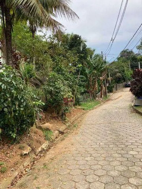 Foto 1 de Lote/Terreno à venda, 810m² em Jardim Jaqueira, Caraguatatuba