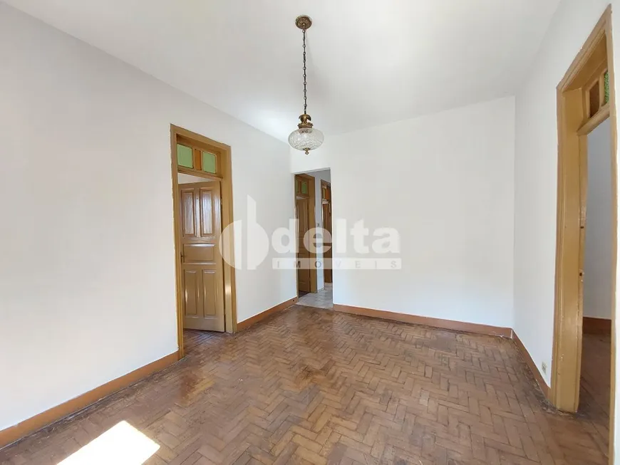 Foto 1 de Casa com 3 Quartos para alugar, 103m² em Fundinho, Uberlândia