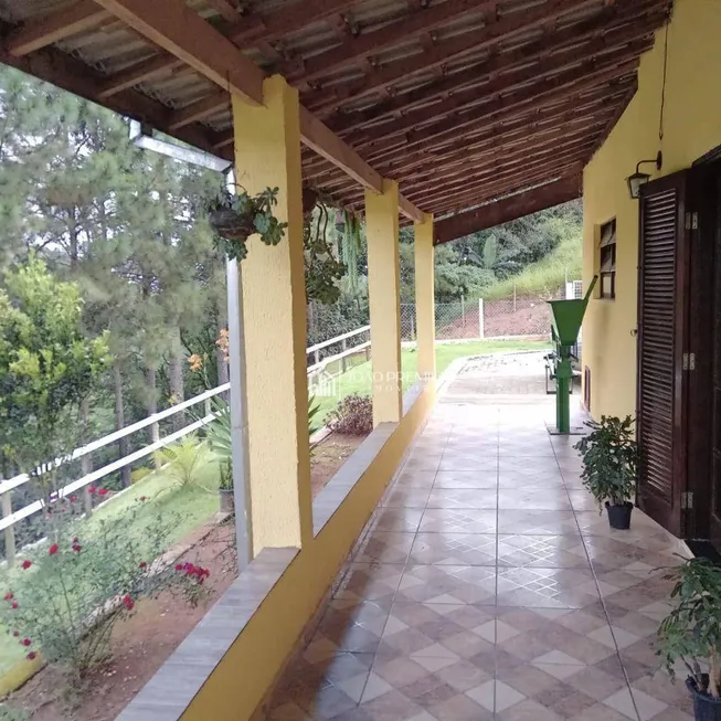 Foto 1 de Fazenda/Sítio com 3 Quartos à venda, 100m² em Zona Rural, Monteiro Lobato