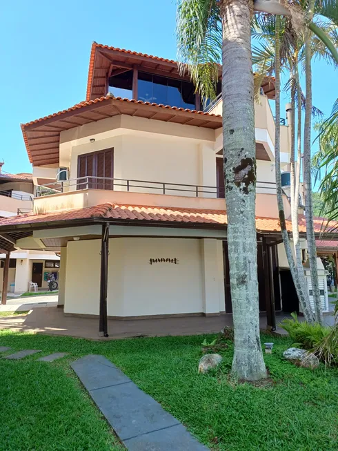 Foto 1 de Casa com 4 Quartos à venda, 300m² em Cachoeira do Bom Jesus, Florianópolis