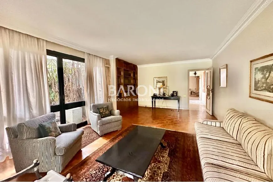 Foto 1 de Casa com 3 Quartos à venda, 553m² em Jardim Luzitânia, São Paulo