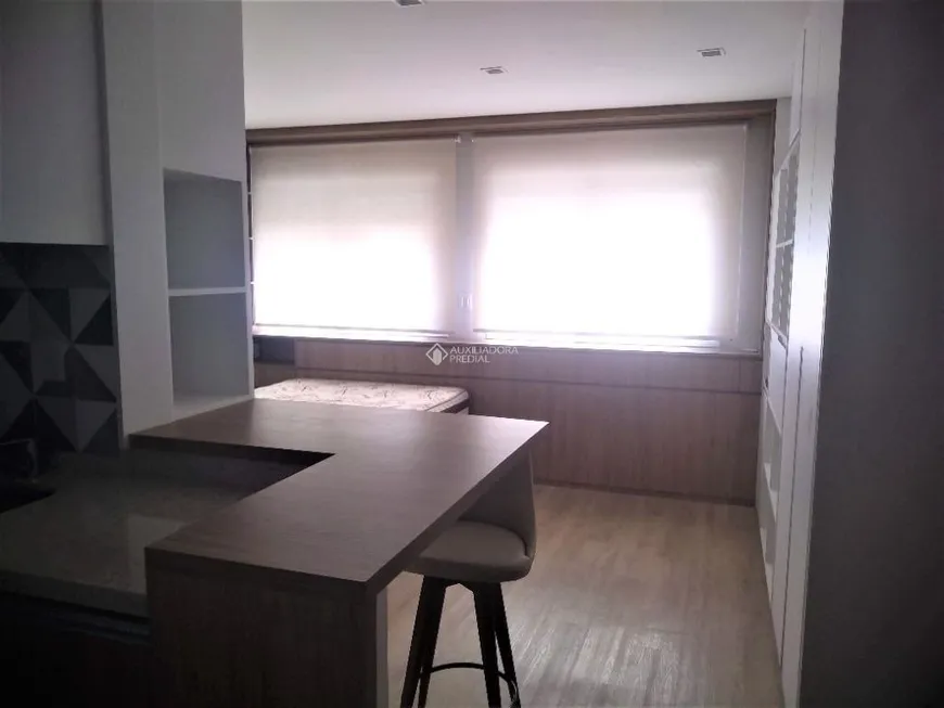 Foto 1 de Apartamento com 1 Quarto à venda, 31m² em Azenha, Porto Alegre