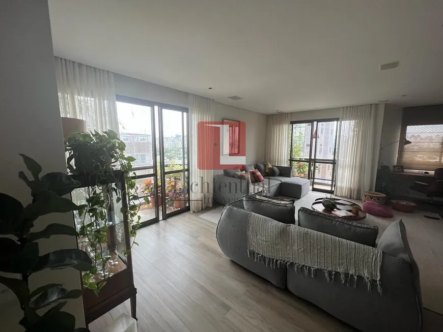 Foto 1 de Apartamento com 3 Quartos à venda, 200m² em Itaim Bibi, São Paulo