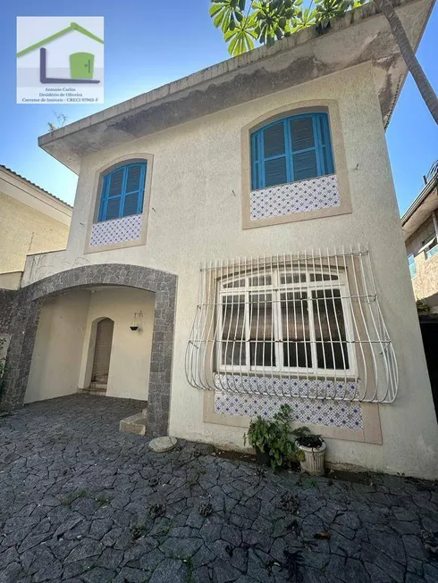 Foto 1 de Casa com 6 Quartos à venda, 300m² em Gonzaga, Santos