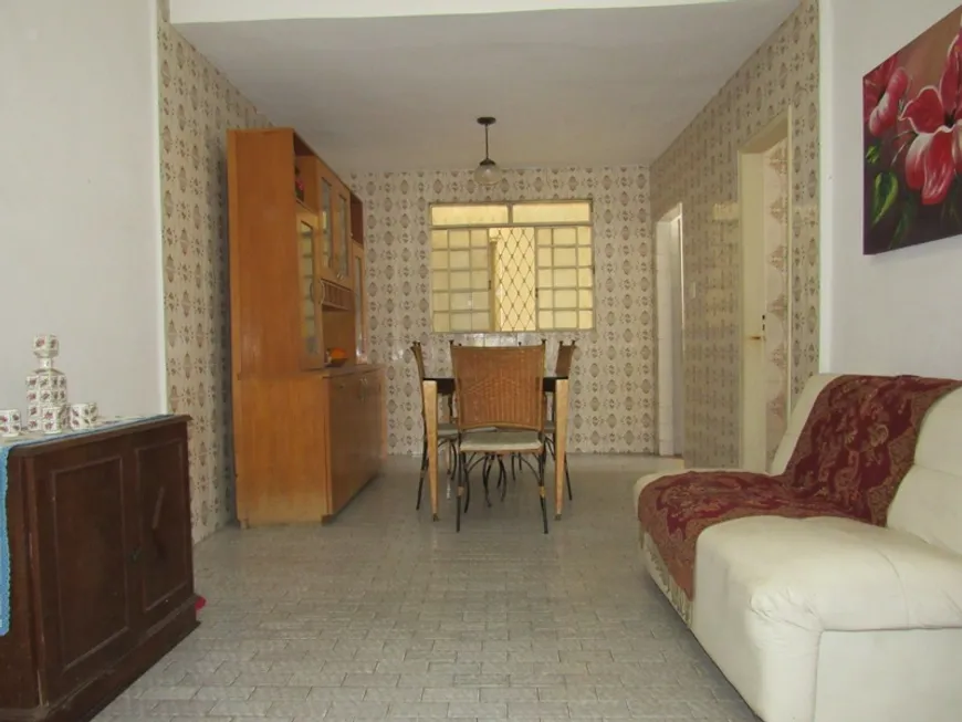 Foto 1 de Casa com 3 Quartos à venda, 187m² em Caiçaras, Belo Horizonte