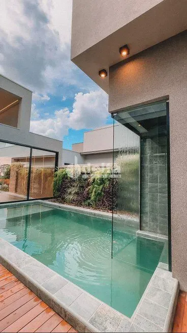 Foto 1 de Casa de Condomínio com 3 Quartos à venda, 236m² em Granja Marileusa , Uberlândia