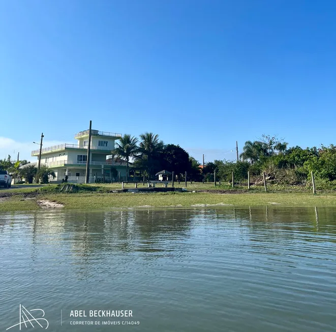 Foto 1 de Sobrado com 6 Quartos à venda, 550m² em Capri, São Francisco do Sul