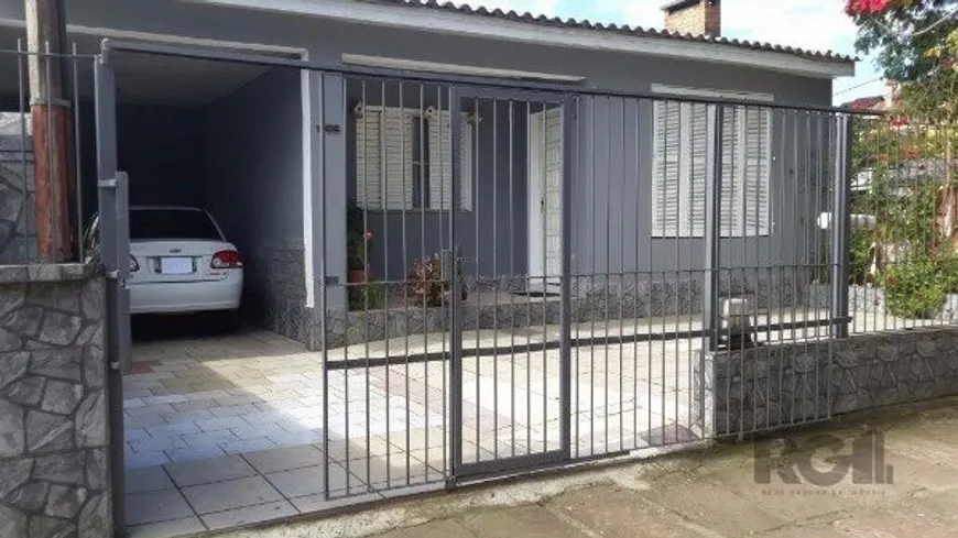 Foto 1 de Casa com 3 Quartos à venda, 244m² em Espiríto Santo, Porto Alegre