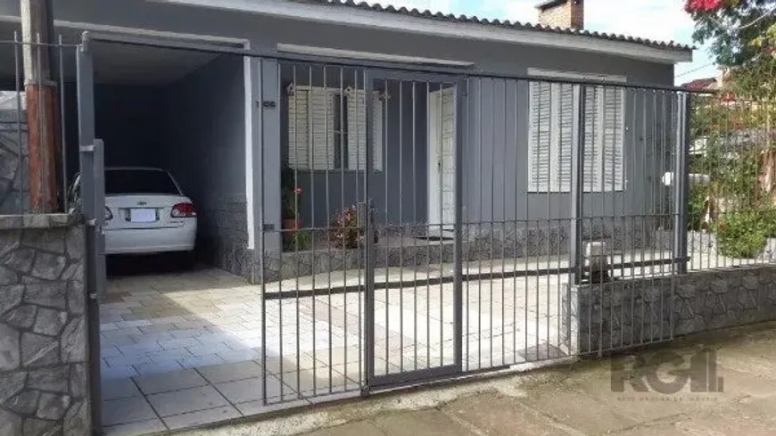 Foto 1 de Casa com 3 Quartos à venda, 245m² em Espiríto Santo, Porto Alegre