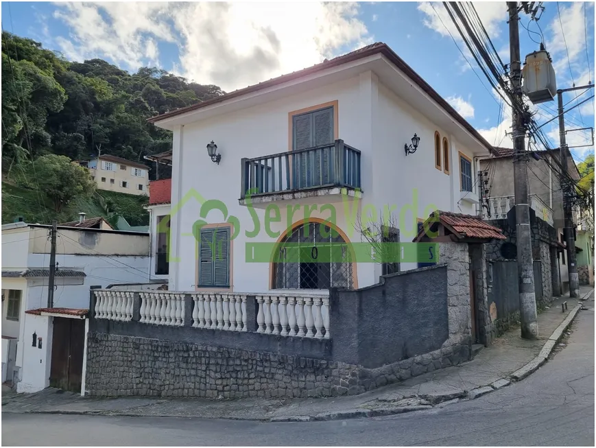 Foto 1 de Casa com 4 Quartos à venda, 160m² em Caxambu, Petrópolis
