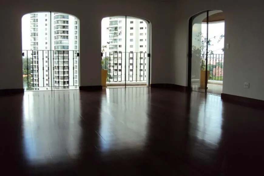 Foto 1 de Apartamento com 4 Quartos para alugar, 280m² em Jardim Marajoara, São Paulo