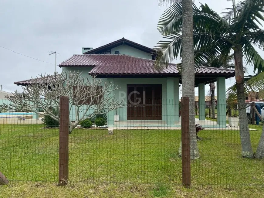 Foto 1 de Casa com 4 Quartos à venda, 138m² em Paraíso, Torres