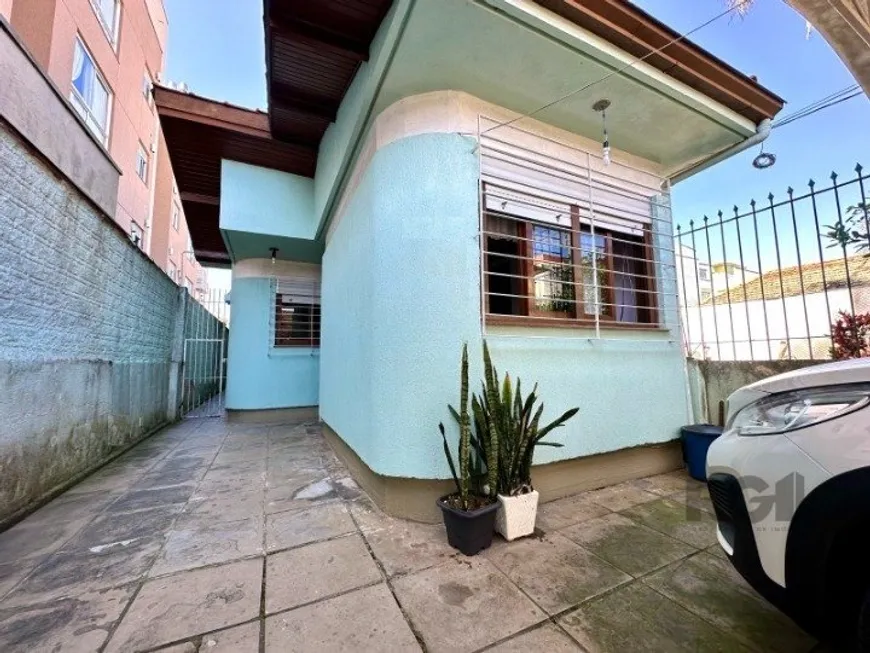 Foto 1 de Casa com 4 Quartos à venda, 98m² em Teresópolis, Porto Alegre