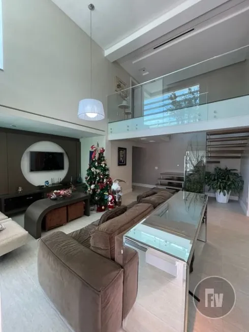 Foto 1 de Casa com 3 Quartos para alugar, 300m² em Nacoes, Balneário Camboriú