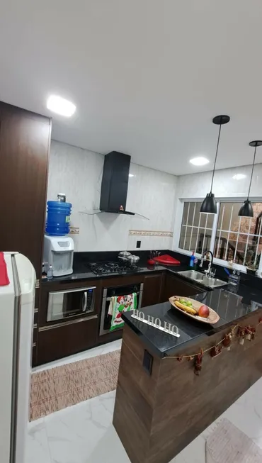 Foto 1 de Casa com 2 Quartos à venda, 200m² em Jardim Santa Helena, São Paulo