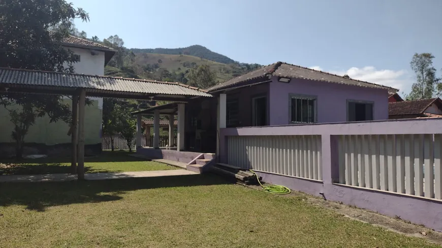 Foto 1 de Fazenda/Sítio com 2 Quartos à venda, 900m² em Zona Rural, Piranguçu