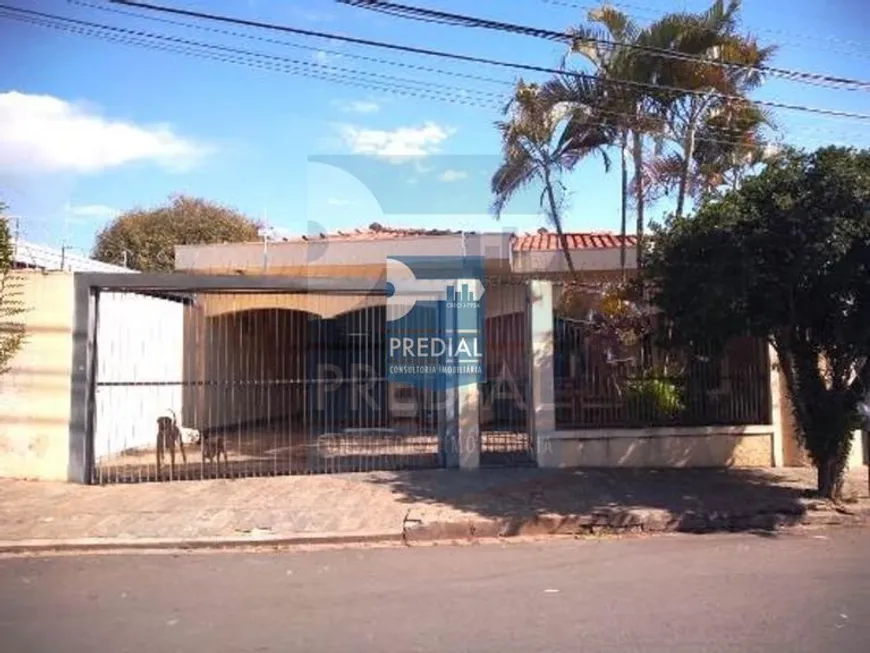 Foto 1 de Casa com 4 Quartos à venda, 350m² em Jardim São João Batista, São Carlos