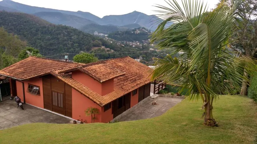 Foto 1 de Casa com 4 Quartos à venda, 165m² em Nogueira, Petrópolis